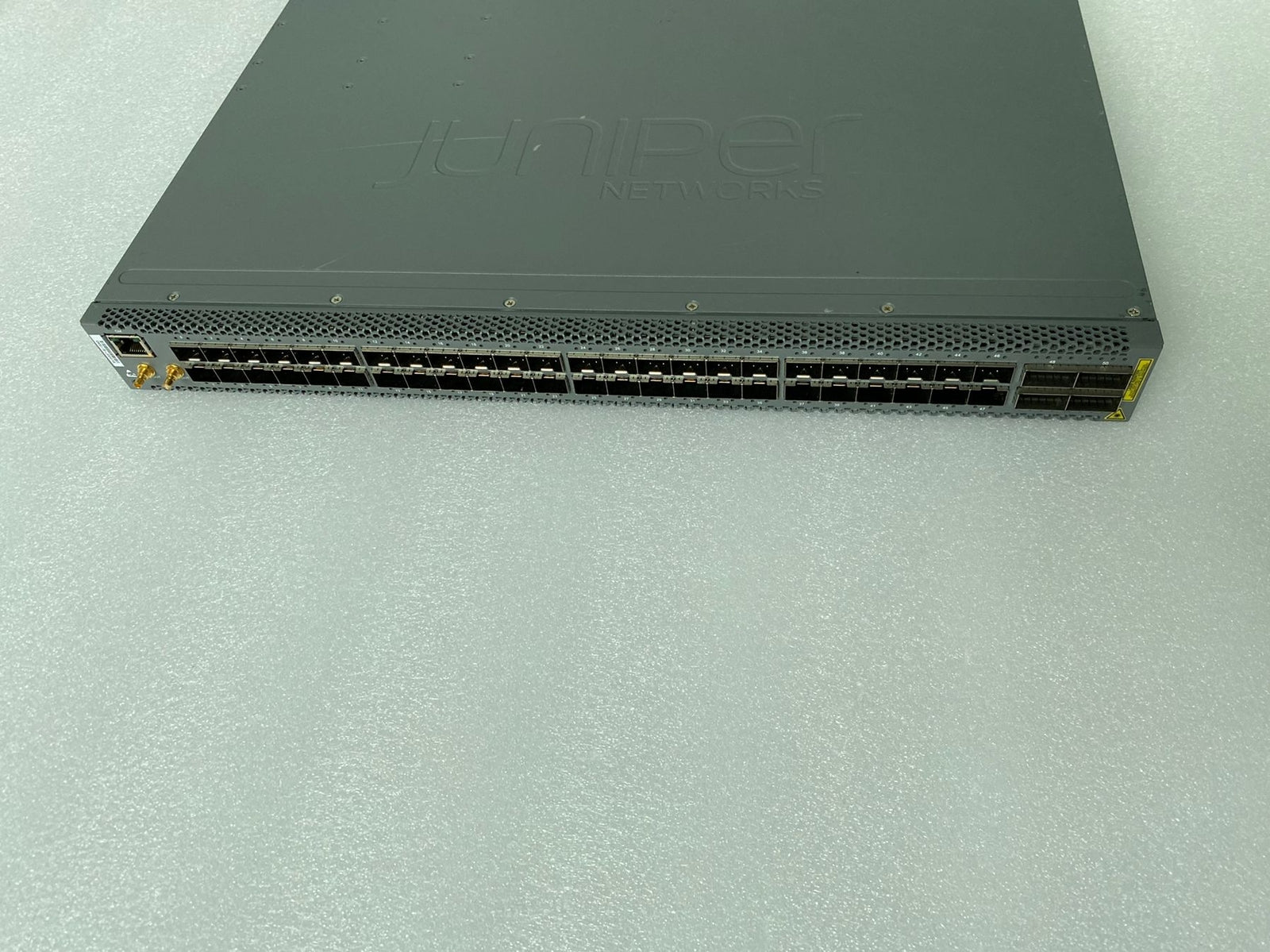 Juniper QFX5110-48S-AFO Switch 48x SFP+ & 4x QSFP28 40/100GbE W/ AC Power & Fan