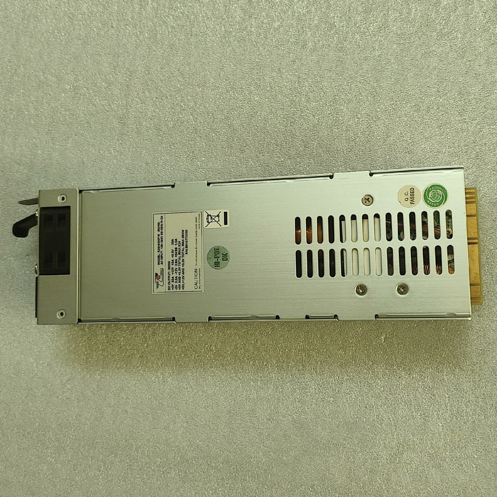 1 unidad EMACS R2G-6300P-R Fuente de alimentación Hot Plug 300W Usada y Probada