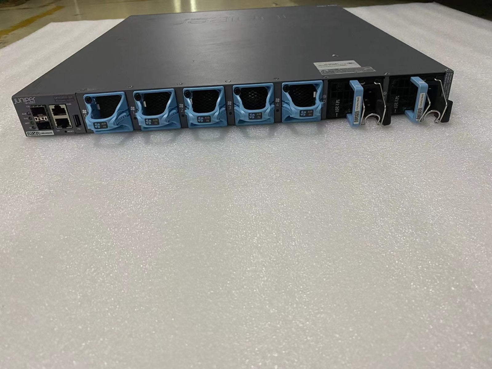 Juniper QFX5200-32C-AFI 32x 10/25/40/50/100GbE QSFP+ Ethernet Switch with Power