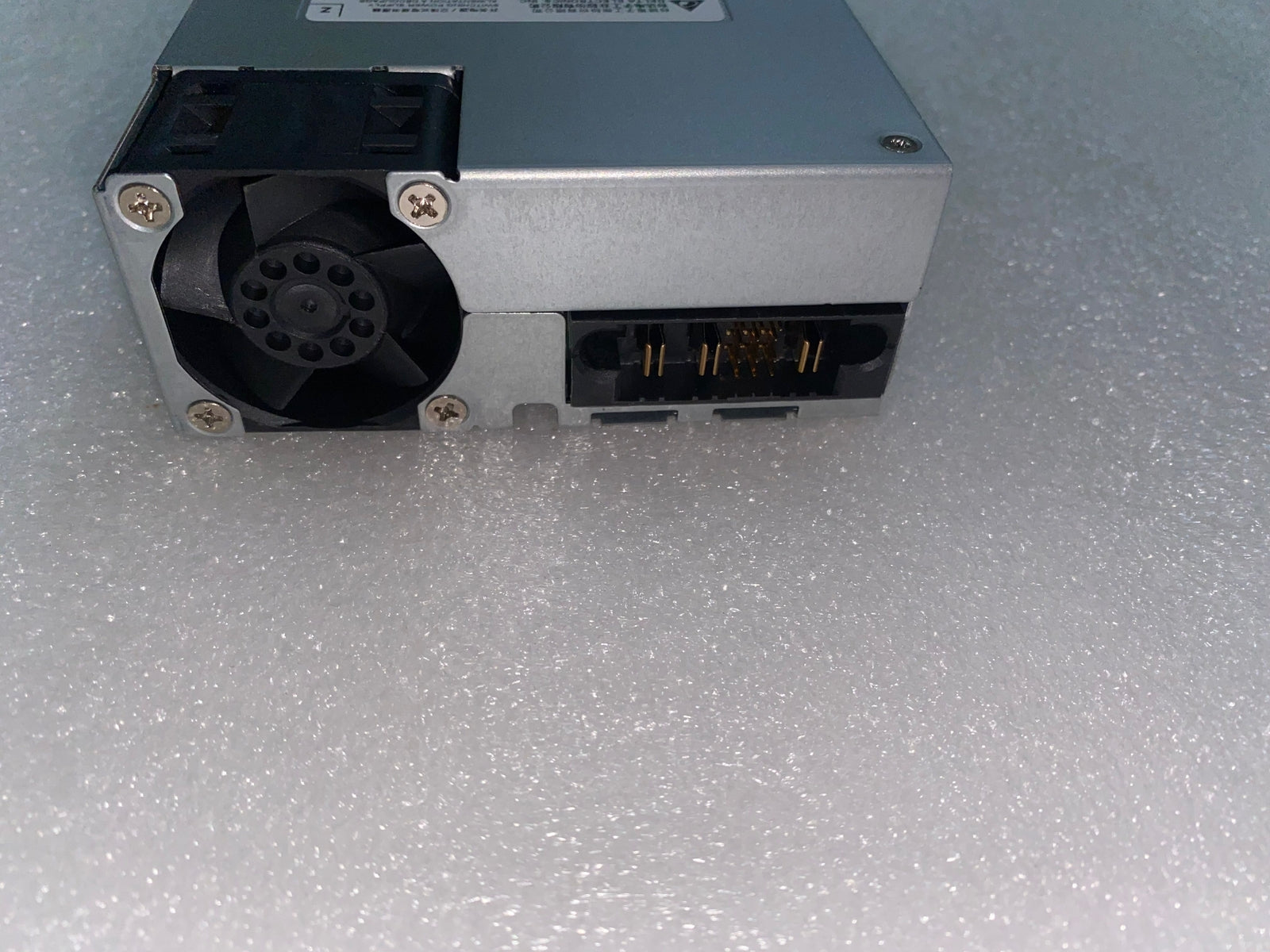 Fuente de alimentación Cisco PWR-C6-1KWAC 80 Plus Platinum para la serie Cisco 9200