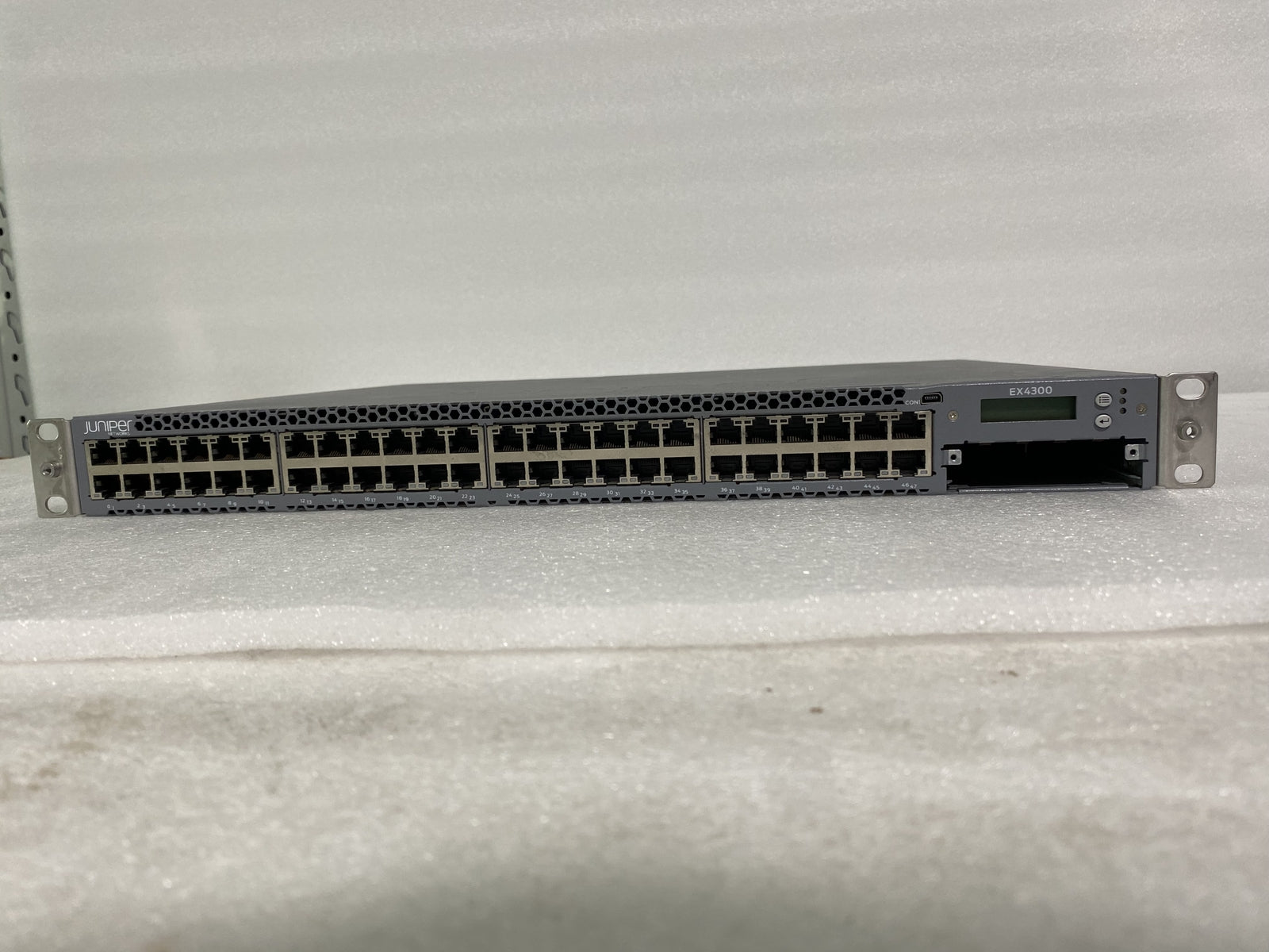 Juniper EX4300-48T EX4300 48 Port Gigabit 4-Port QSFP+ Switch