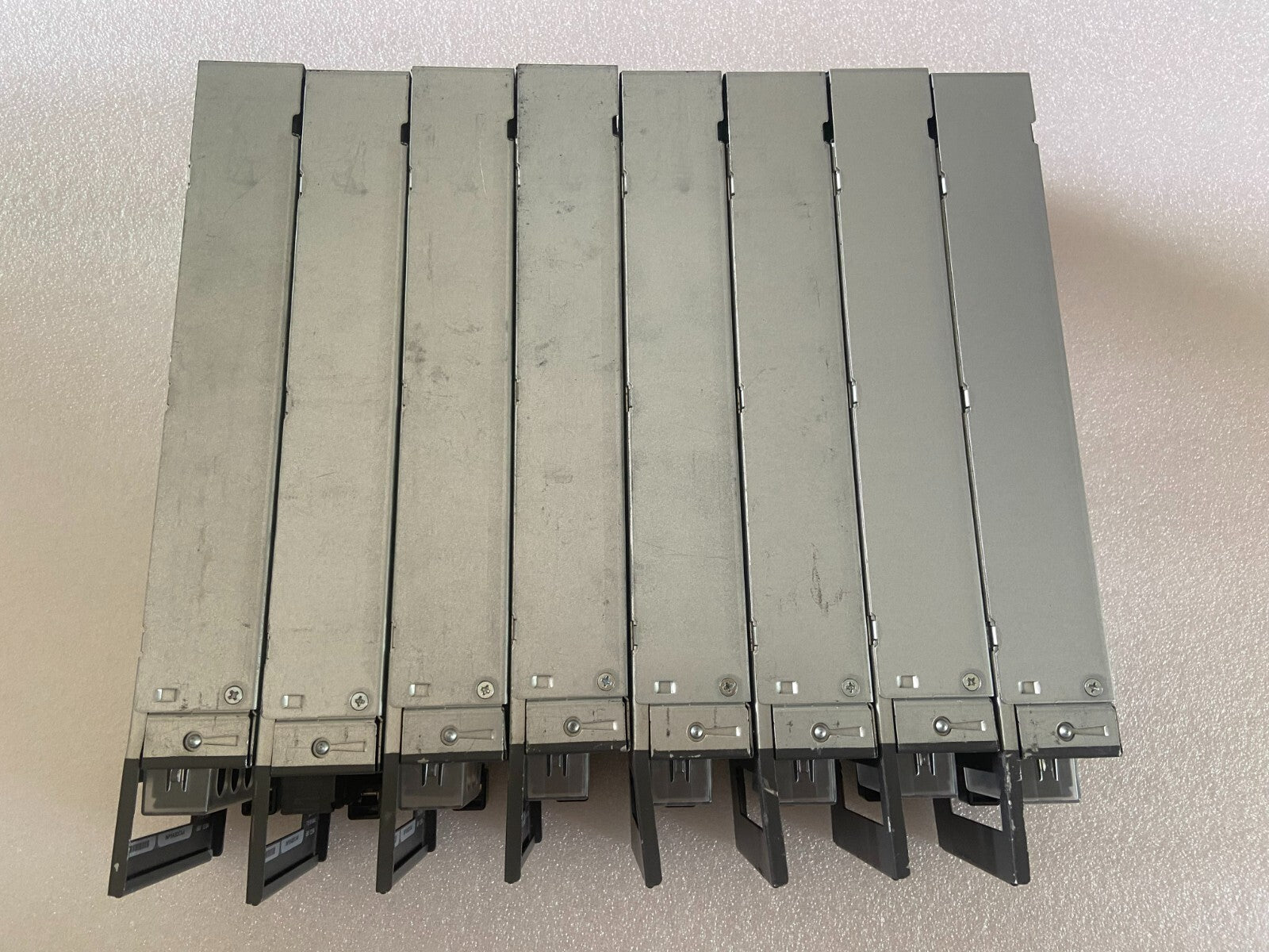 1 unidad de fuente de alimentación de CC Cisco de 715 W PWR-C1-715WDC para 9300-24P 48P /T en buen estado