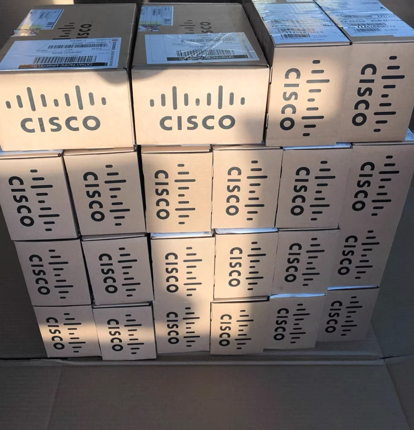 New in box 1pc CISCO C9300-NM-4G Cisco Catalyst 9300 4 x 1GE Network Module