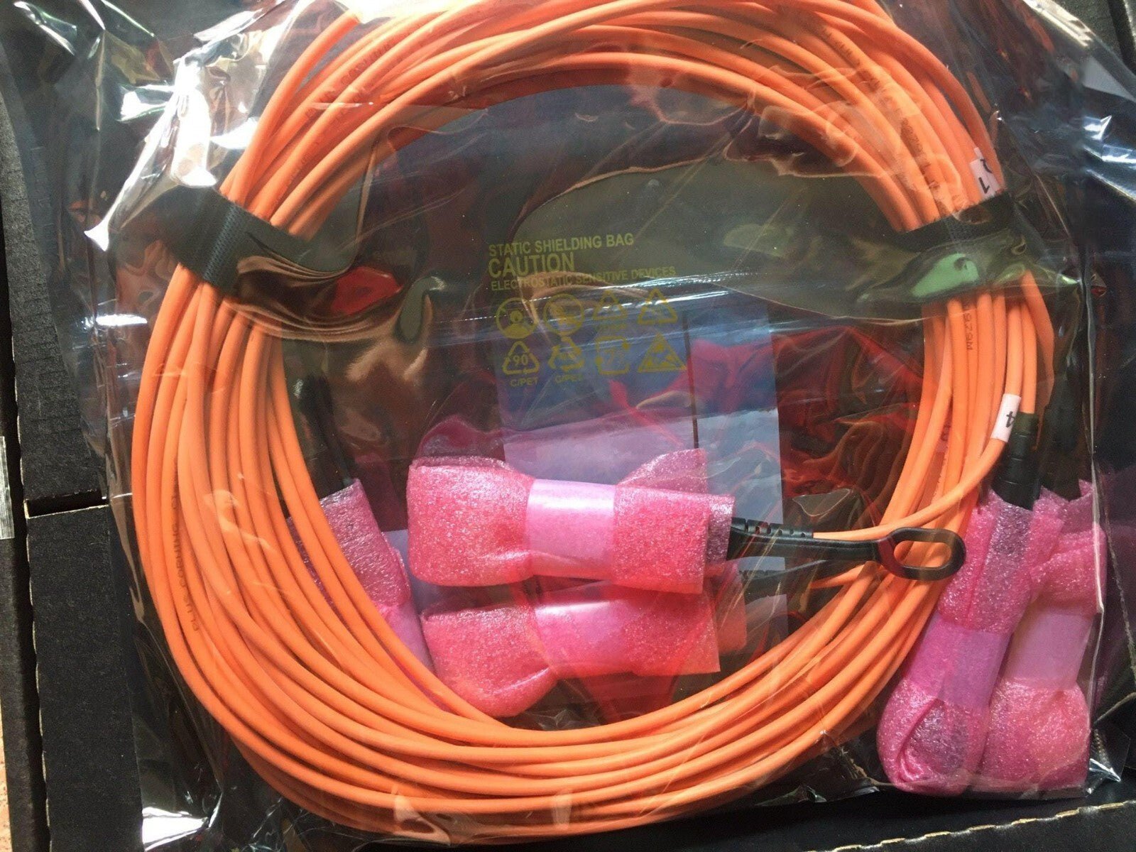 New open HPE 40Gb QSFP+/4x10Gb SFP+ 10M AOC Direct Attach R1N83A Optical Cable - Image 2