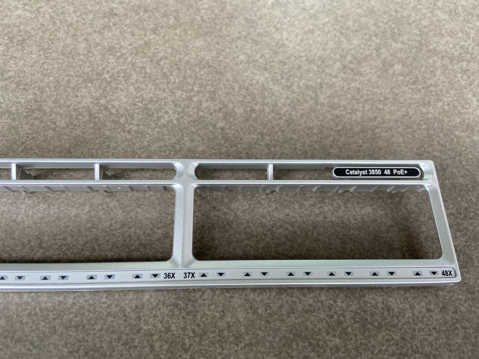 Old Style Cisco WS-C3850-48F-S WS-C3850-48F-E /L Faceplate for Replacement - 图片 3