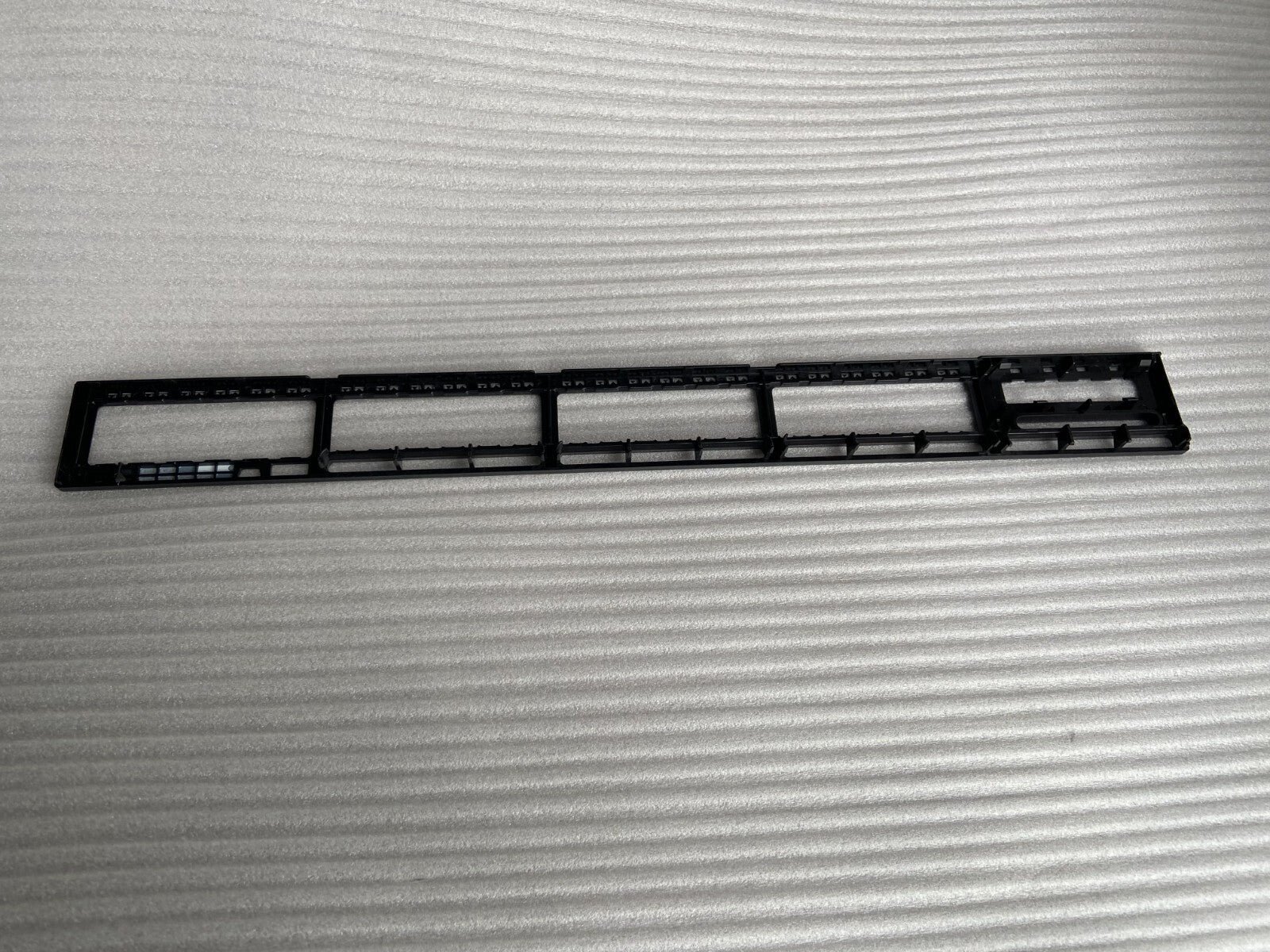 New style Cisco WS-C3650-48TD-L or E/S 48 2x10G Faceplate for replacement - Image 4