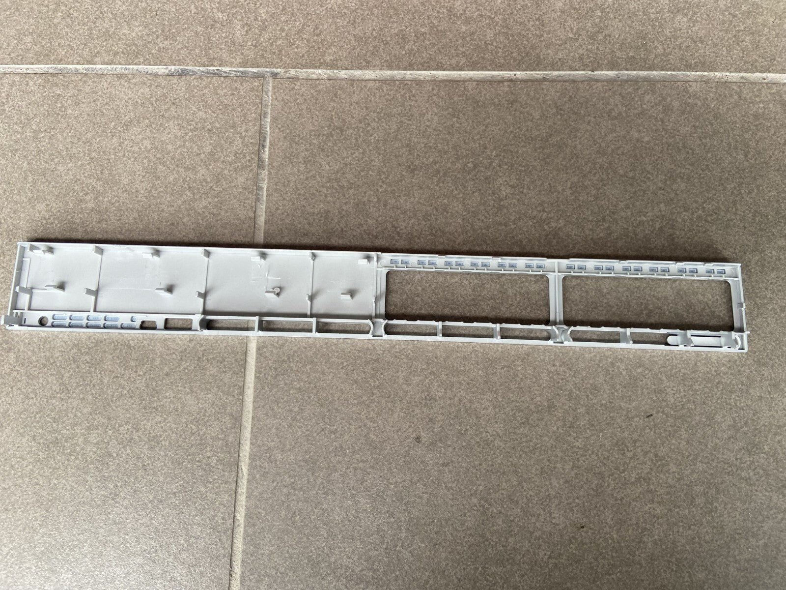 Old style Cisco WS-C3850-24U-L or - S 24 UPOE faceplate for replacement - Image 4