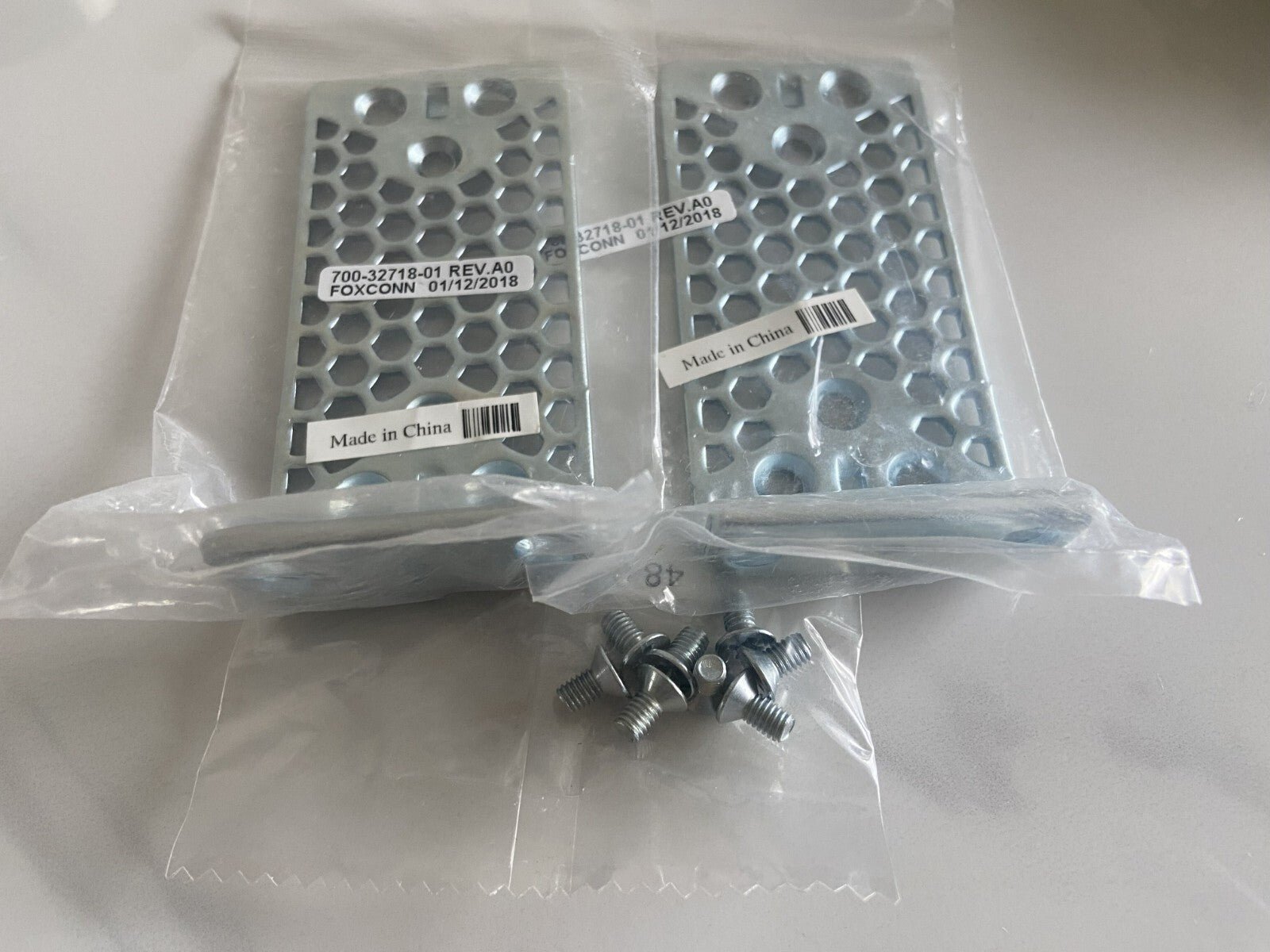 1 pair Cisco Catalyst 9200 Series Rack Mount Kit, RACK-KIT-T1 , 700-32718-01 - 图片 2