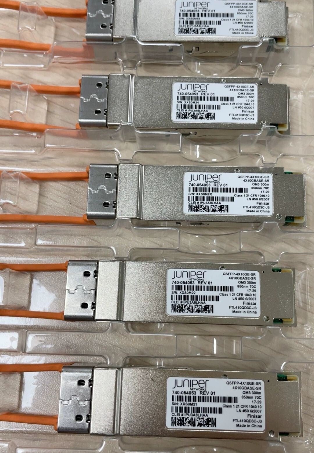 1pcs Juniper QSFPP-4X10GE-SR JNP-QSFPP-4X10GE-SR OM3 300M Finisar FTL410QD3C-J3 - 图片 2